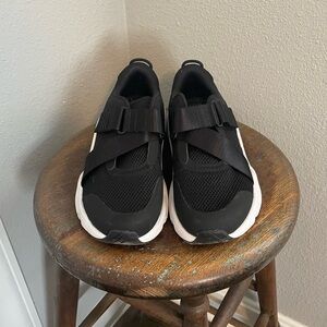 Women's Sorel Kinetic RNEGD Strap Sneakers - size 9